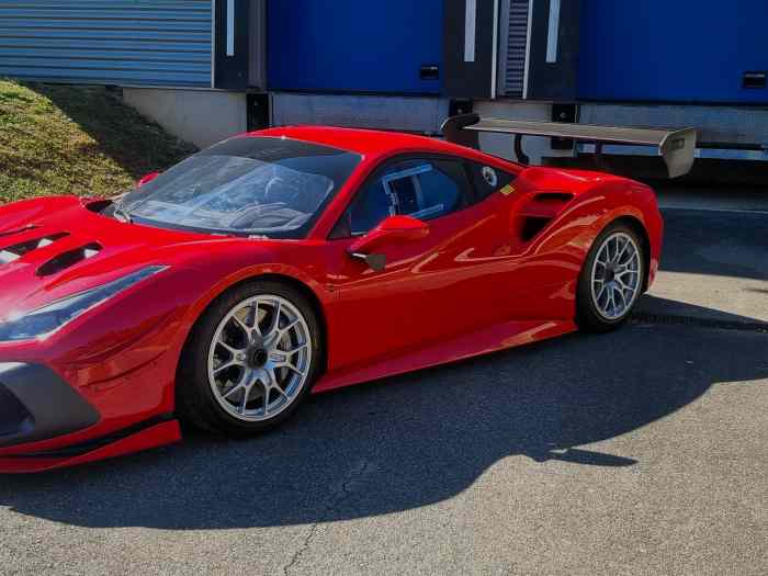 Ferrari 488 challenge EVO 1850 km trackdays TVA 4