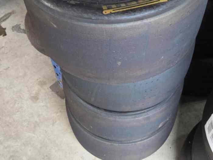 pneus Pirelli 250/575r13 et 200/540r13 0