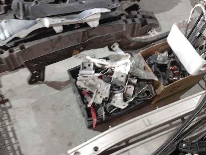 Lot piece intérieur et carrosserie clio r3 2