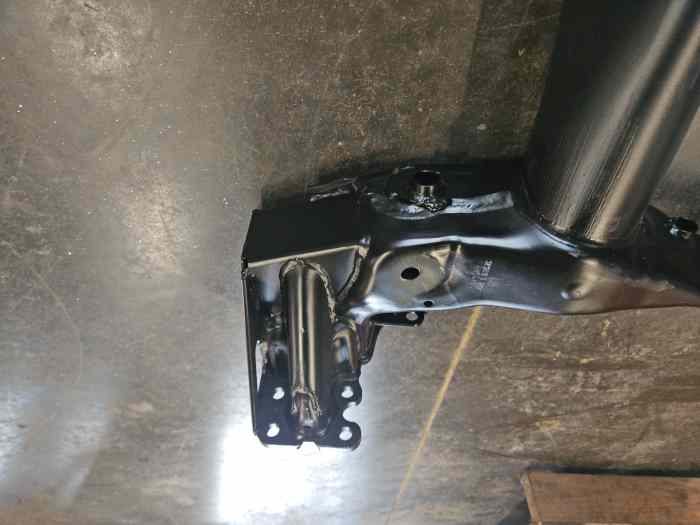 TRAVERSE ARRIERE NEUVE 208 R2. 1