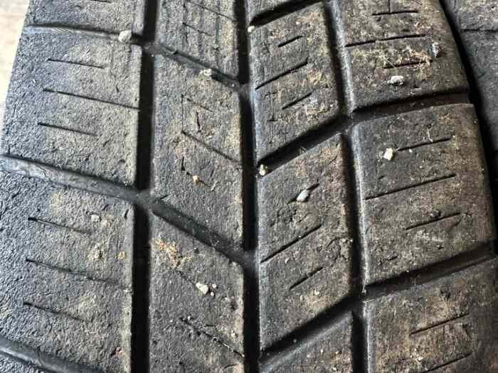 Vend 4 pneus pluie W52 hankook jamais retaillé 200/625/17 1