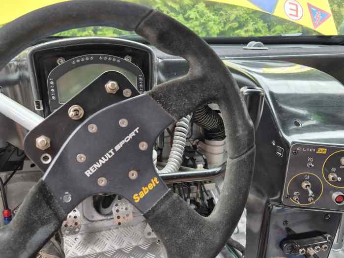 Winner car Renault Clio Cup X85 Trophy 6 Seq Sadev 215 PS WInner Car 2011 Nürburgring 5