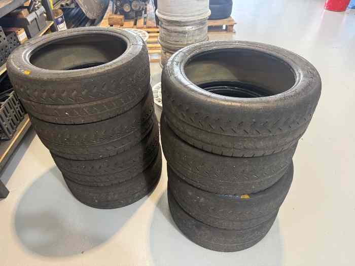 Pneus Michelin 20/63-17 R21 et R11 0