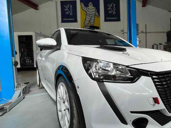 Loue 208 Rally4