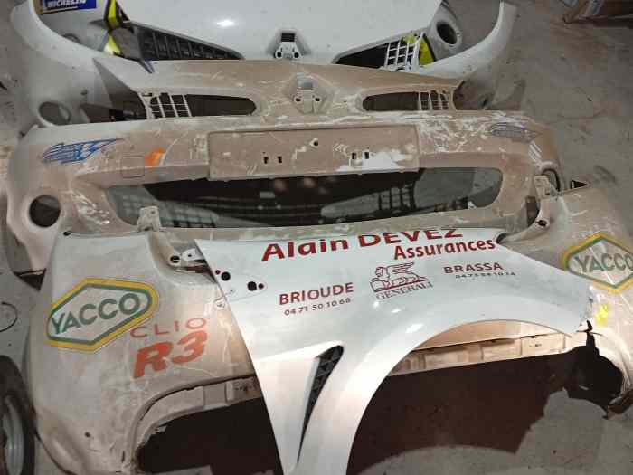 Lot piece intérieur et carrosserie clio r3 0
