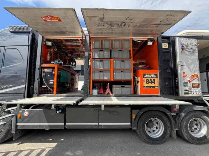 Camion d’assistance VOLVO + remorque Lecitrailer 2