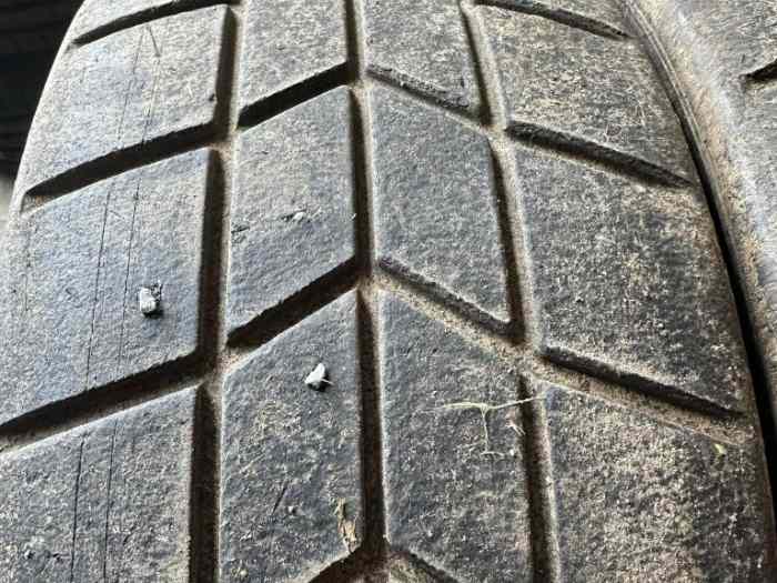 Vend 2 pneus pluie W51 hankook jamais retaillé 200/625/17 1