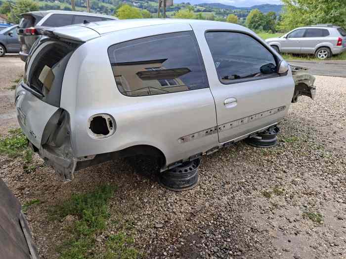 Caisse clio 2rs 182cv 1