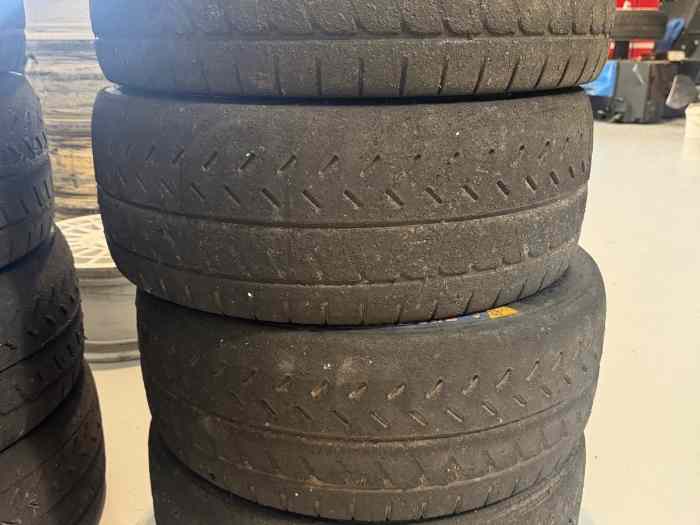 Pneus Michelin 20/63-17 R21 et R11 3