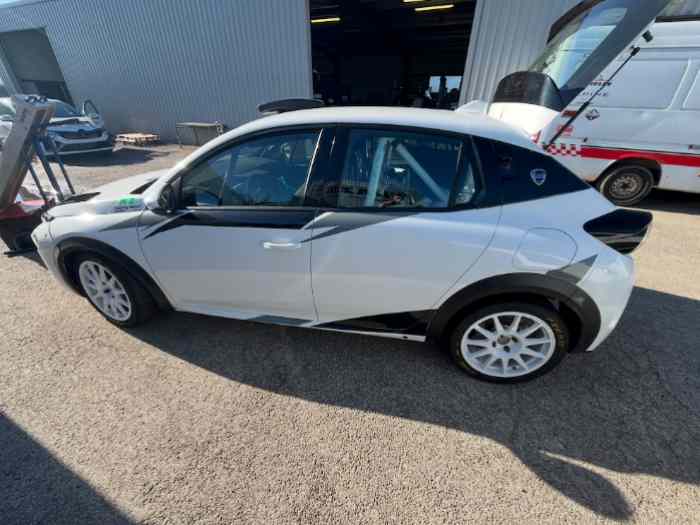 Magnifique Lancia Ypsilon Rally4 neuve 2