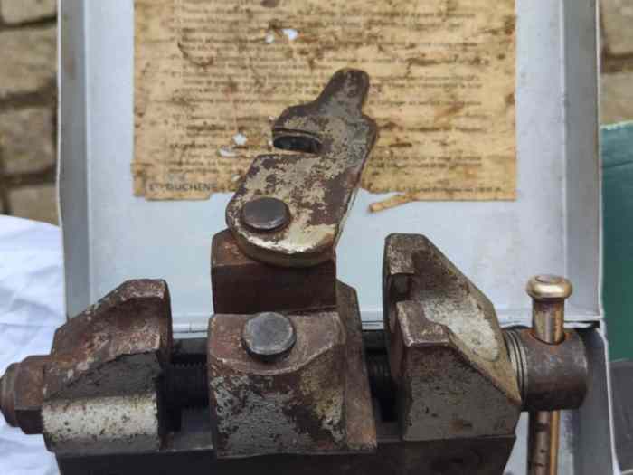 Outil pour fabriqué tuyau de frein 1