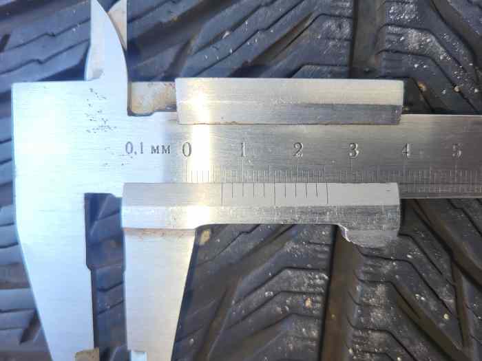 Pneu Michelin pilot alpin 5 en 225/50 R18 9ov 0