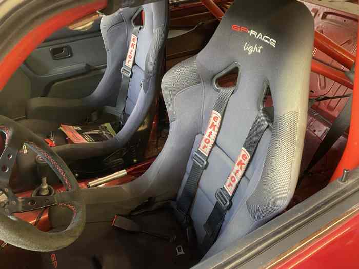 BMW e30 2,7 boite sport + pièces 3