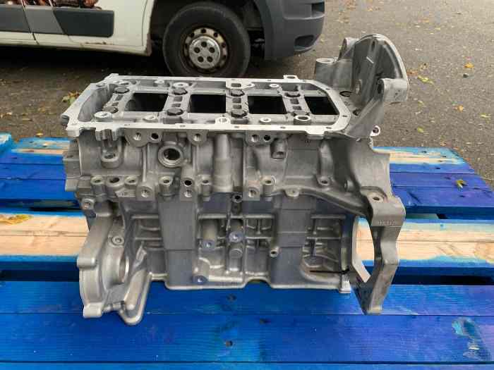 new engine block Peugeot 208 R2 0