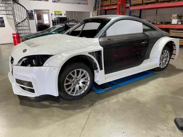 Caisse arceautée homologué FIA et kit large AUDI TT 8J mk2 1