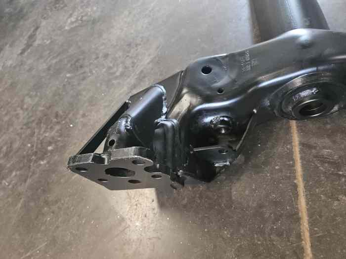 TRAVERSE ARRIERE NEUVE 208 R2. 2