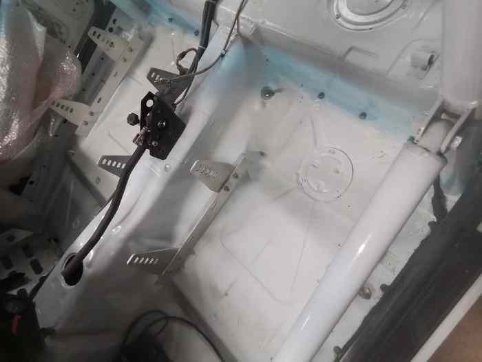 Location BMW E30 325I MINI GR A 210CV 4