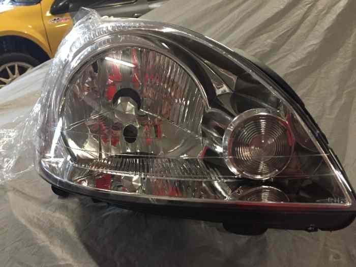 Phares de la Renault Clio S1600 1
