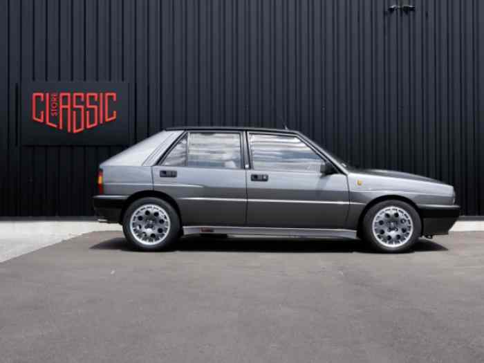 Lancia Delta HF Integrale 16v Stradale 1
