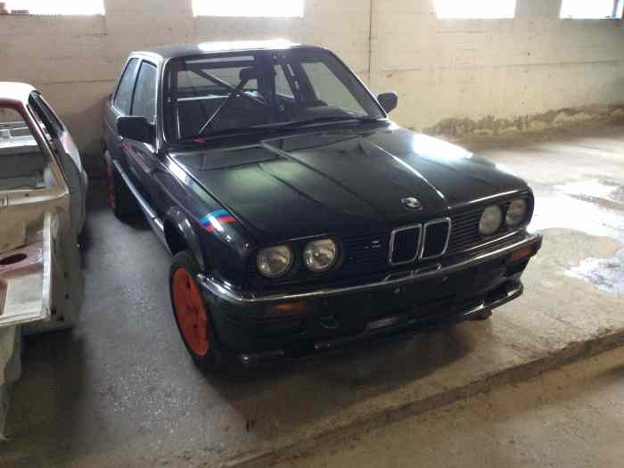 À vendre caisse bmw 325i fasse 1 année 1985 série m 1