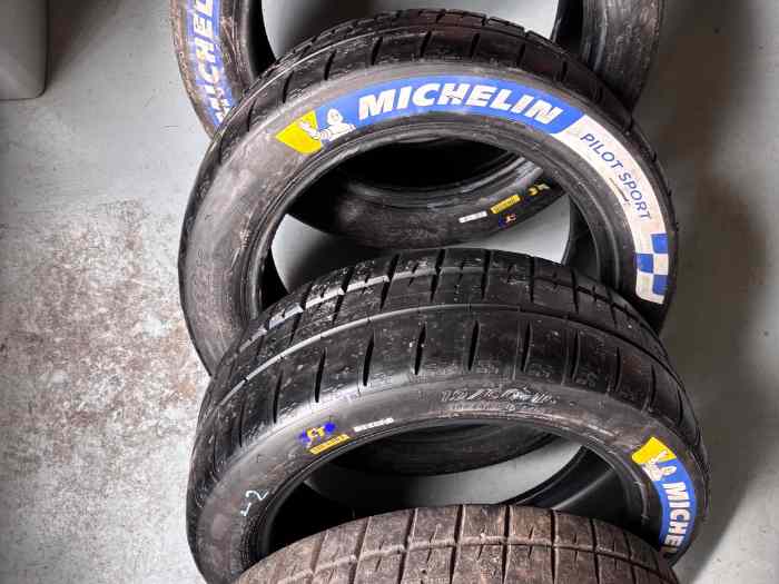 Pneu Michelin 16 neuf