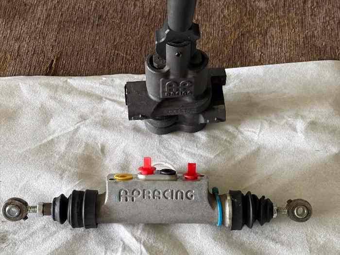 Maître cylindre + répartiteur double AP Racing 0