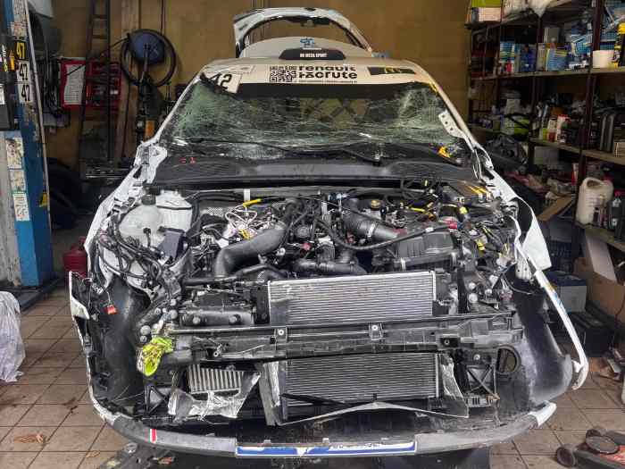 Clio RC5 Accidenté 2