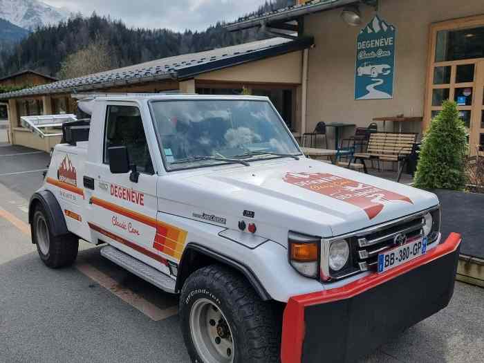 Toyota LAND CRUISER HZJ 79 Dépanneuse