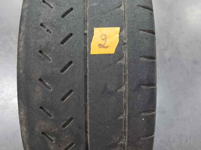 2 Michelin R21 en 19/58-15 avec 80% d’usure 3