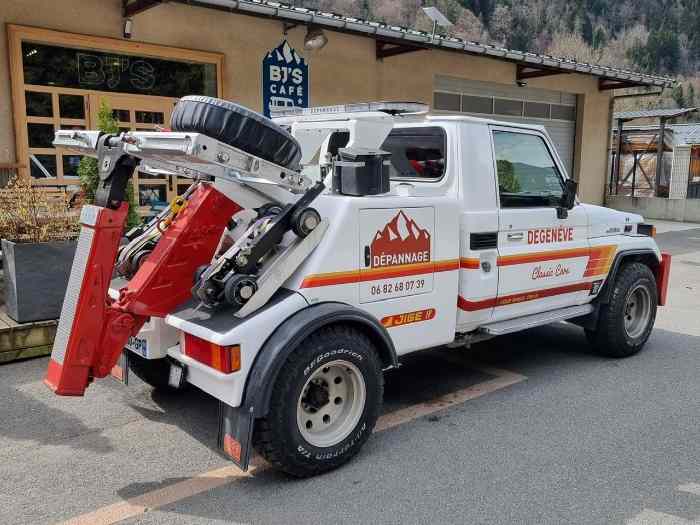 Toyota LAND CRUISER HZJ 79 Dépanneuse 1