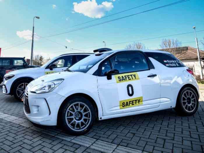 Je recherche des pièces DS3R1.