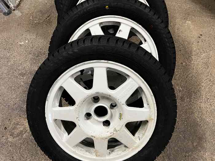 Pneus neige nokian 15 pouces neuf 2