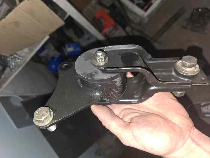 Tirant anti basculement moteur Saxo polyuréthane