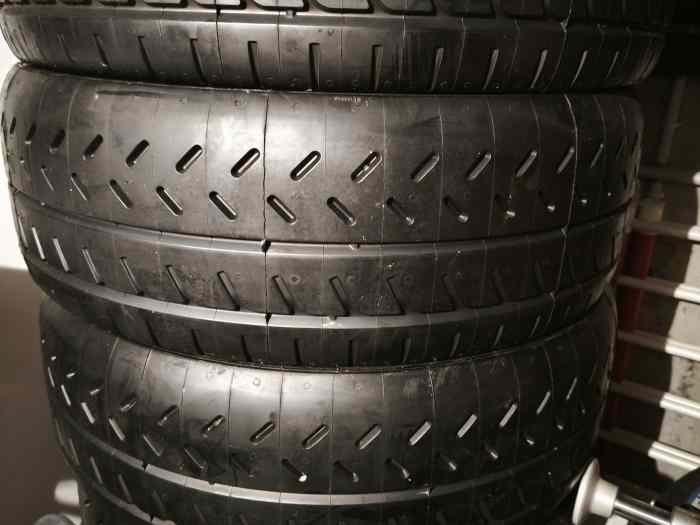 4 pneus Michelin 17 P01 neufs