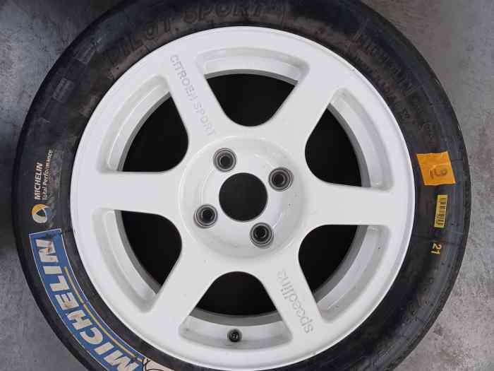 2 Michelin R21 en 19/58-15 avec 70% d’...
