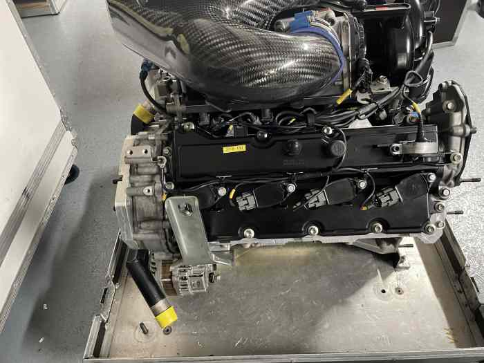 NISSAN V8 5 litres LMP3 complet avec Airbox et démarreur/embrayage et faisceau 5