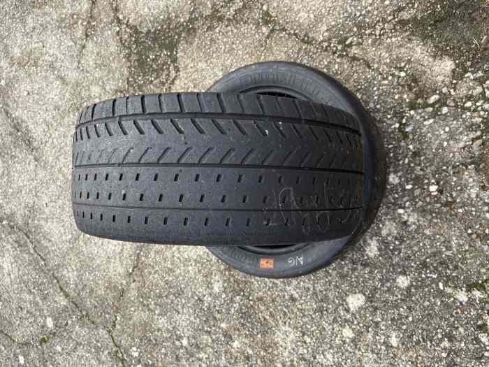 Pneu Pirelli D7 et D5b 1