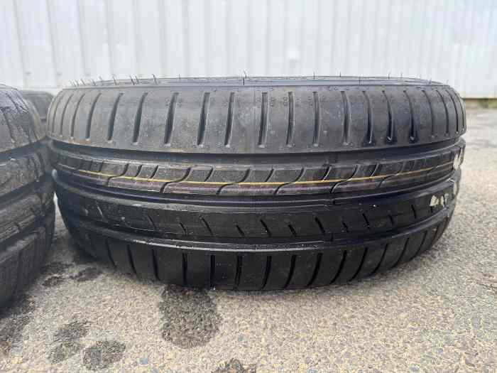5 jantes avec pneus neuf Clio 2 RS 1