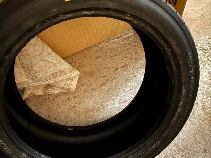 Pneus hankook T72 neuf 18 pouces 1