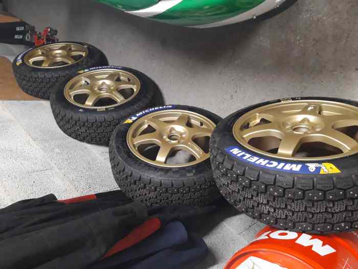 Pneu michelin na01 clouté 16 pouces