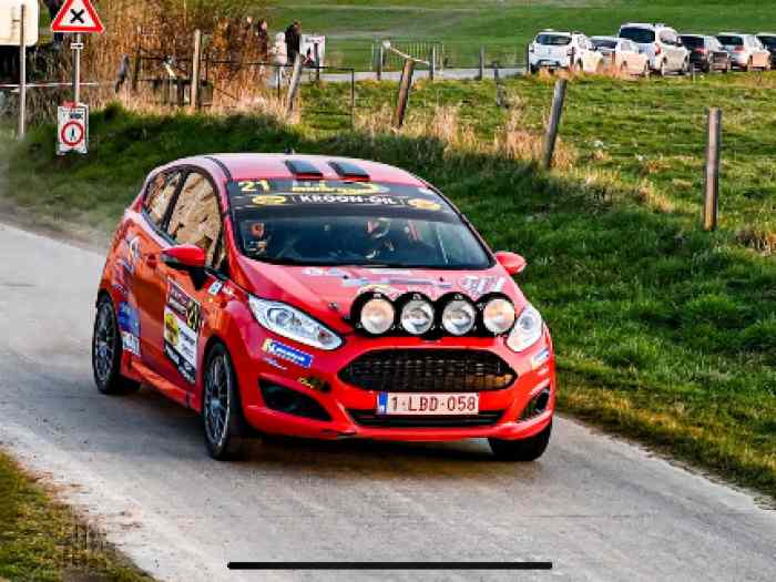 Ford fiesta r2t 1