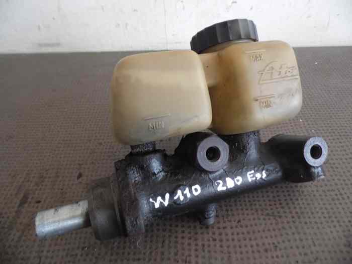 MAITRE-CYLINDRE FREINS A0014306301 MERCEDES W110 0