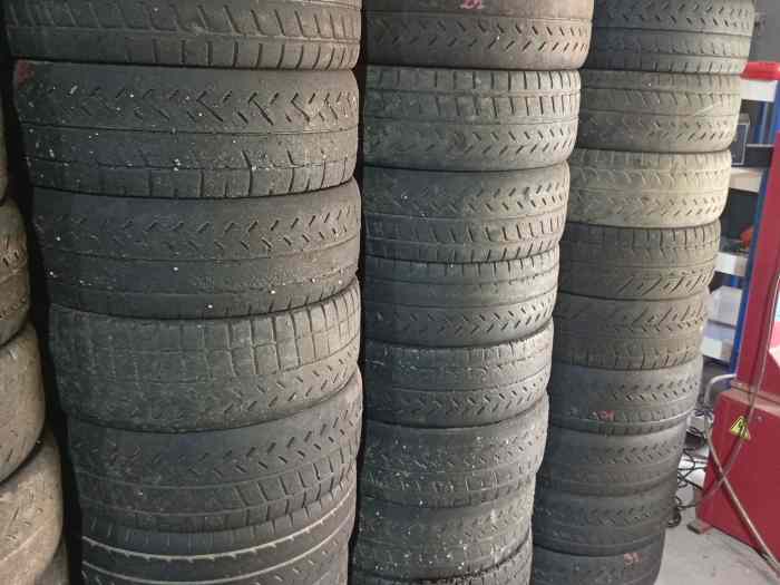 Lot 66 pneus Michelin 17 pouces 2