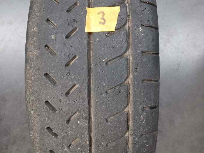 2 Michelin R11 en 19/58-15 avec 20% d’usure 1