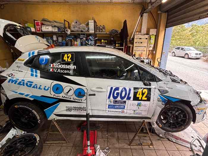 Clio RC5 Accidenté 0