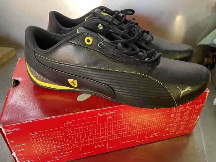 CHAUSSURE PUMA LOGO FERRARI NEUVE