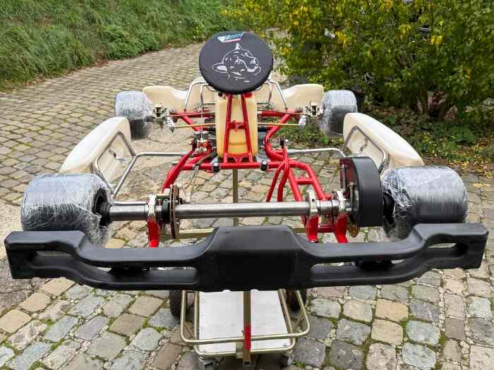 Karting Tony Kart / Moteur IAME KA100 refait à neuf + lot de pièces 3