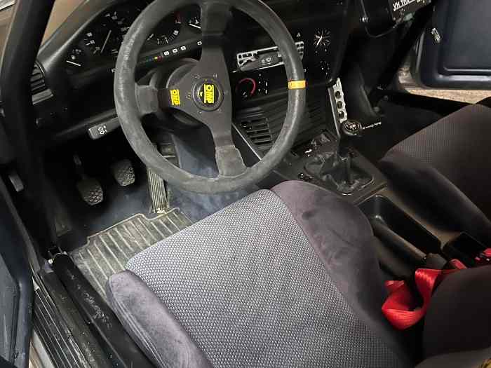 Vend bmw e30 325ix de 1988 (4roues motrices)213560 kms adaptés au rallye de régularité principalement 6 cylindres en ligne pour plus de renseignements merci de me contacter... 3