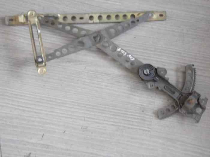 LEVE-VITRE AVANT DROIT 1237202246 MERCEDES W123 0