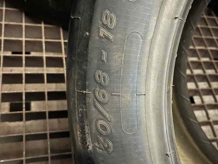 Pneus slicks Michelin et hankook